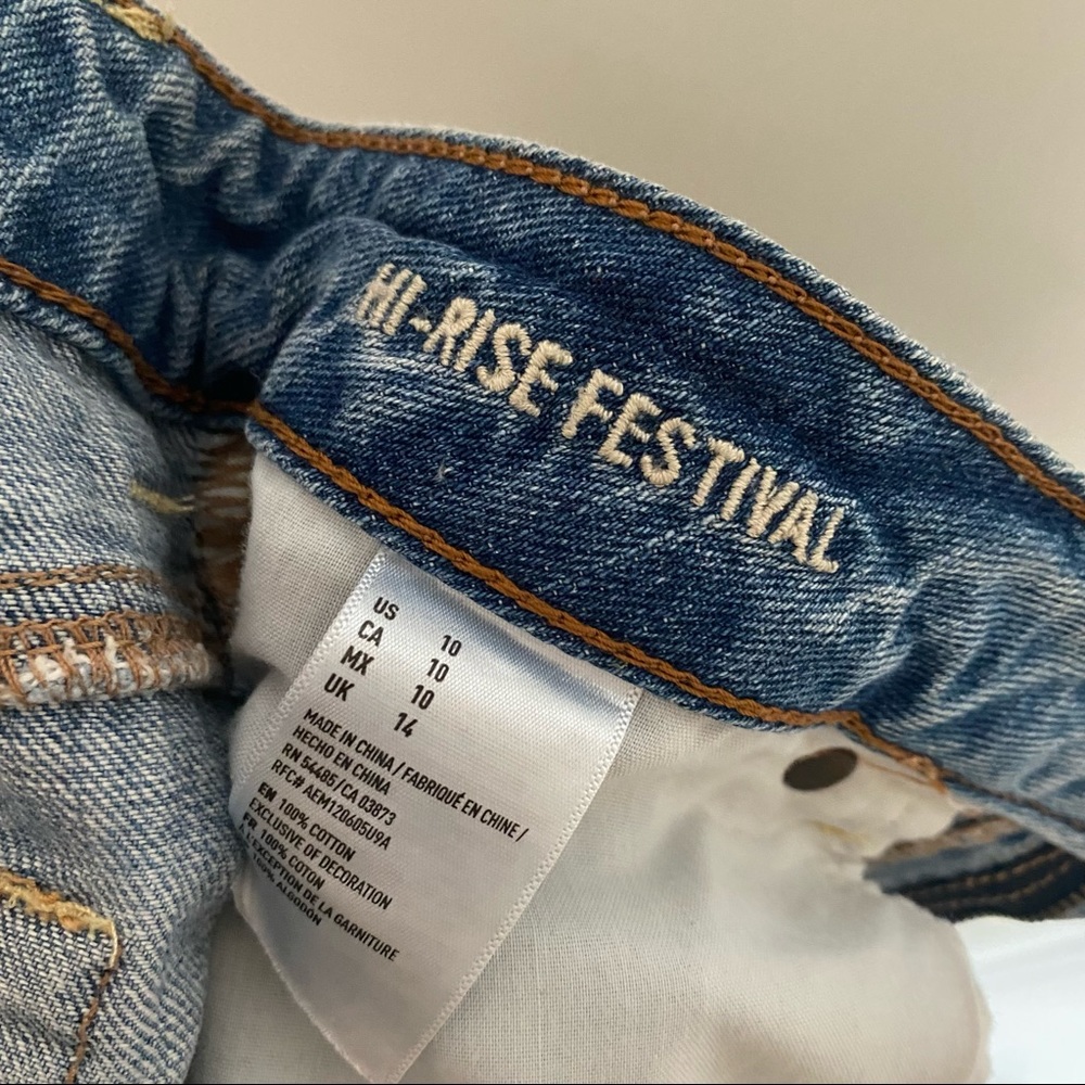 American Eagle High Rise Festival Light Wash Jean Shorts - Picture 2 of 5